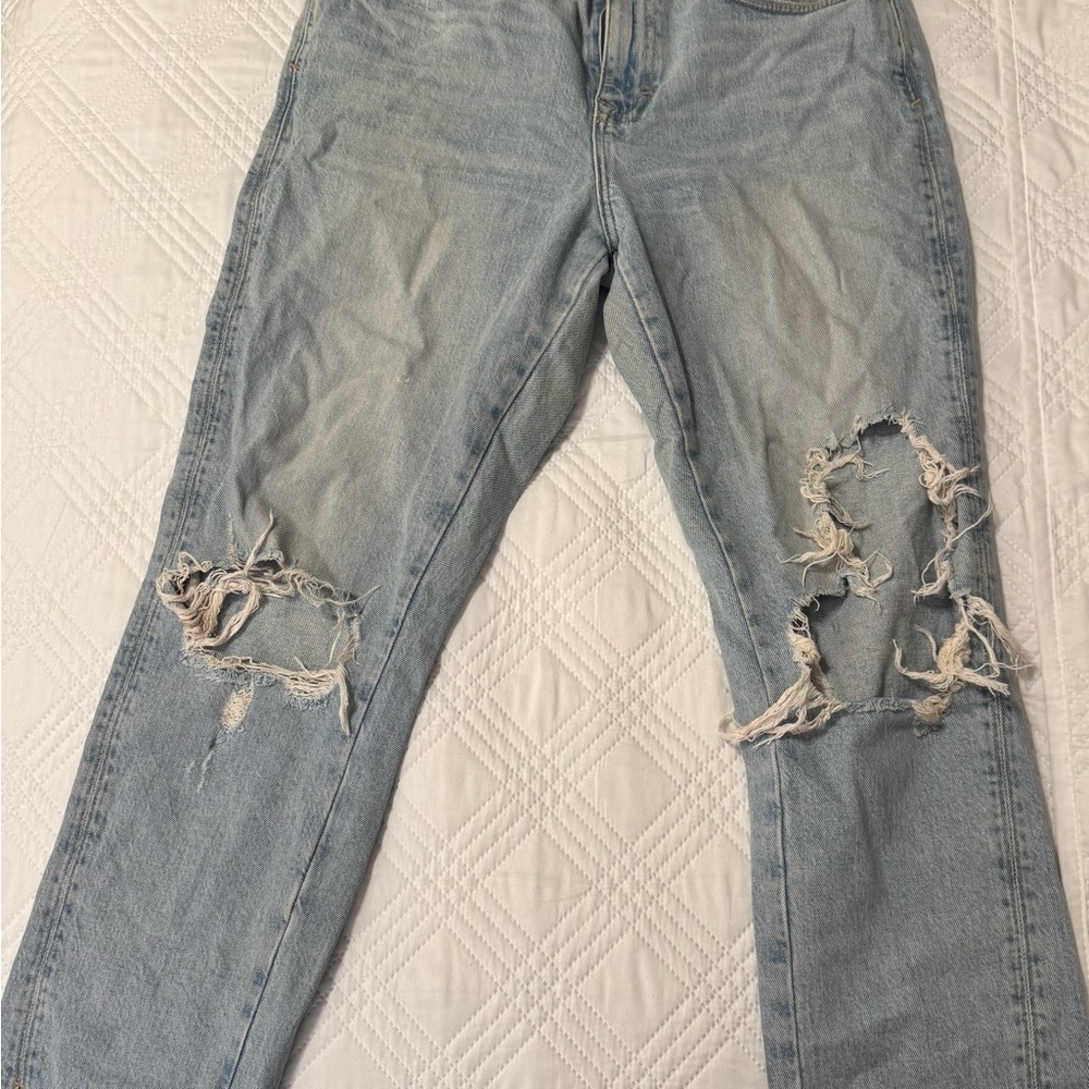 ZARA Distressed Jeans • Light Wash • Ripped Denim • Size US 6